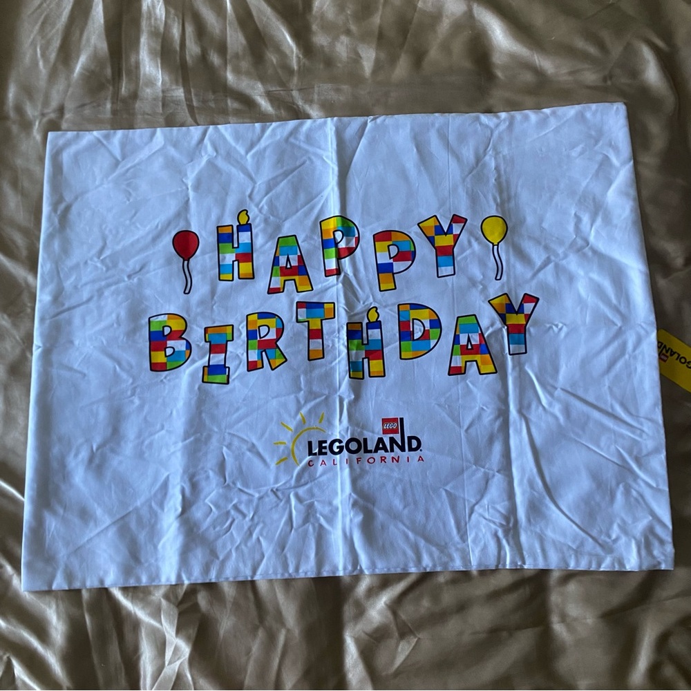 NWT (1) Happy Birthday Legoland California White Pillow Case 26X20, B04